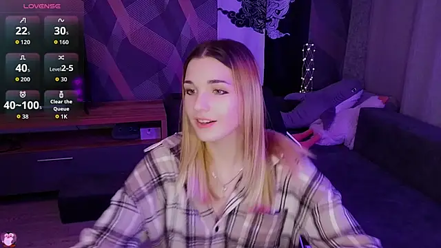 Snapshot of Sandy_Belle chatting on 11-30-25, 09:41 Sandy Belle online show from 11-30-25, 09:41