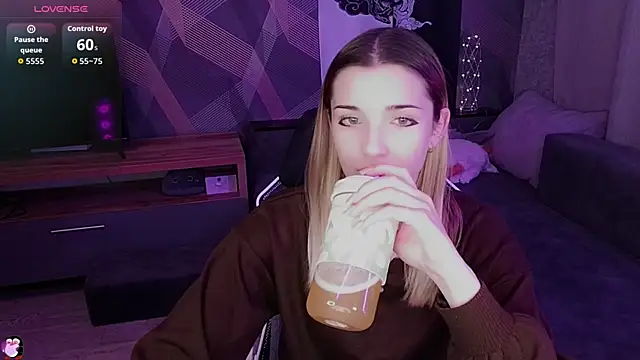 Snapshot of Sandy_Belle chatting on 12-04-25, 07:55 Sandy Belle online show from 12-04-25, 07:55