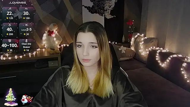 Snapshot of Sandy_Belle chatting on 12-13-25, 09:53 Sandy Belle online show from 12-13-25, 09:53