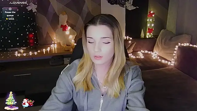 Snapshot of Sandy_Belle chatting on 12-15-25, 07:29 Sandy Belle online show from 12-15-25, 07:29