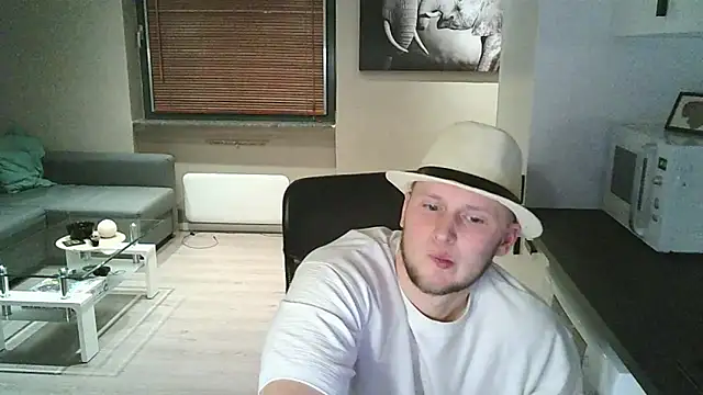 Snapshot of Dartanjanas13 chatting on 10-31-25, 08:10 Dartanjanas13 online show from 10-31-25, 08:10