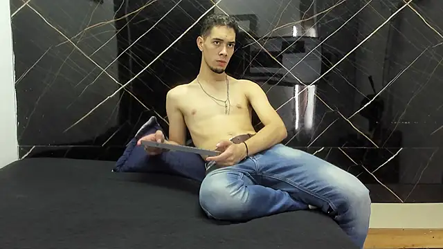 Snapshot of _Axel_09 chatting on 04-09-26, 04:12 Axel 09 online show from 04-09-26, 04:12