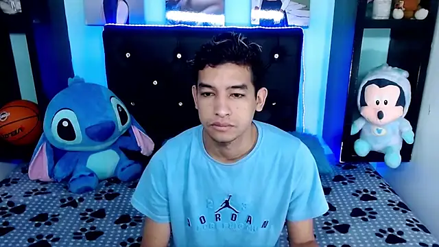 Snapshot of x_oliver_x chatting on 09-12-25, 04:56 x oliver x online show from 09-12-25, 04:56