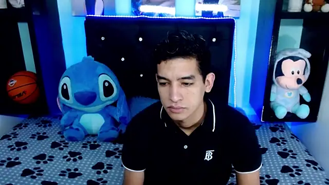 Snapshot of x_oliver_x chatting on 09-14-25, 04:44 x oliver x online show from 09-14-25, 04:44