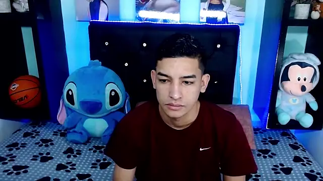 Snapshot of x_oliver_x chatting on 09-22-25, 04:36 x oliver x online show from 09-22-25, 04:36