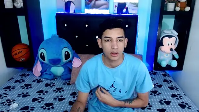 Snapshot of x_oliver_x chatting on 10-01-25, 04:18 x oliver x online show from 10-01-25, 04:18