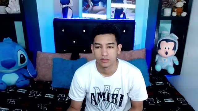 Snapshot of x_oliver_x chatting on 10-09-25, 04:10 x oliver x online show from 10-09-25, 04:10