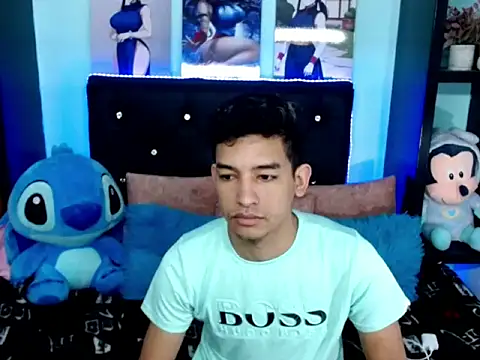 Snapshot of x_oliver_x chatting on 10-18-25, 04:59 x oliver x online show from 10-18-25, 04:59