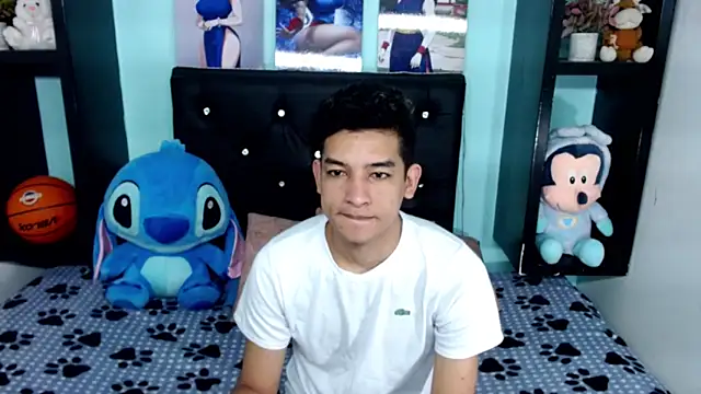 Snapshot of x_oliver_x chatting on 10-28-25, 03:10 x oliver x online show from 10-28-25, 03:10