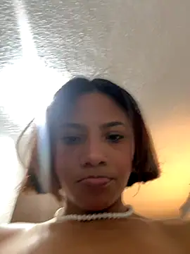 Nia Desire online show from 11-18-25, 05:12