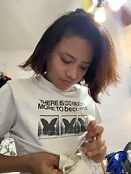 Nia Desire online show from 12-18-25, 07:47