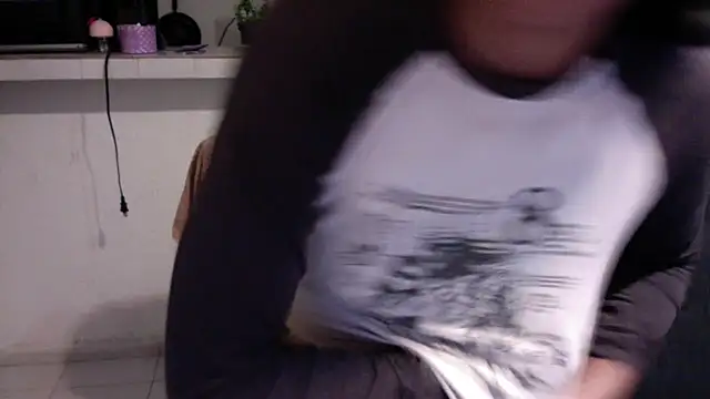 Snapshot of Nia_Desire chatting on 05-27-26, 08:44 Nia Desire online show from 05-27-26, 08:44