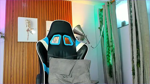 Evaa 18 online show from 09-09-25, 05:34