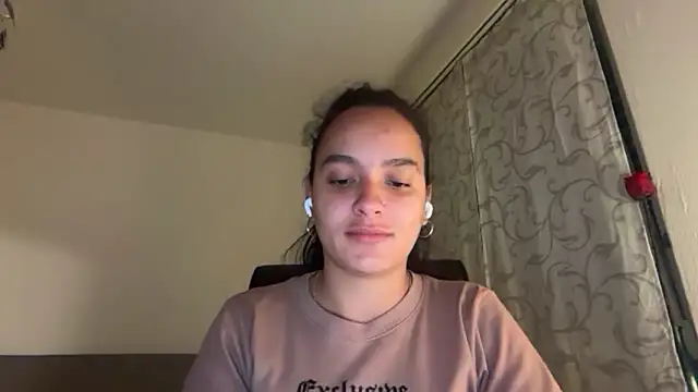 Snapshot of Maia_Park chatting on 05-02-26, 08:47 Maia Park online show from 05-02-26, 08:47
