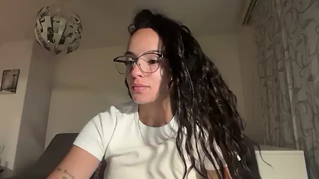 Snapshot of Maia_Park chatting on 05-09-26, 09:31 Maia Park online show from 05-09-26, 09:31