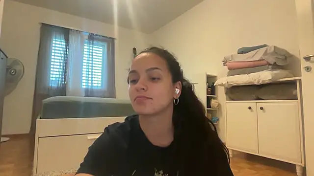 Snapshot of Maia_Park chatting on 05-10-26, 03:50 Maia Park online show from 05-10-26, 03:50