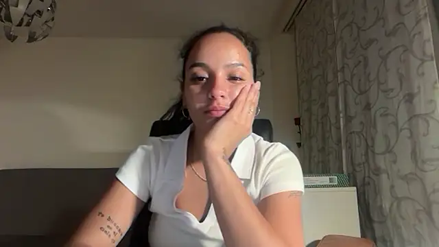 Snapshot of Maia_Park chatting on 05-16-26, 11:25 Maia Park online show from 05-16-26, 11:25