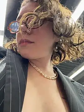 lucy-joy online show from 10-02-25, 09:38