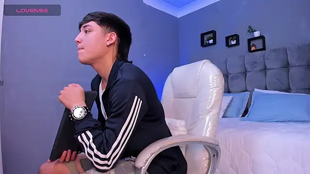 Snapshot of Ares_di_martin chatting on 11-14-25, 05:28 Ares di martin online show from 11-14-25, 05:28