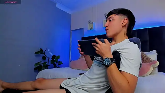 Snapshot of Ares_di_martin chatting on 12-05-25, 03:20 Ares di martin online show from 12-05-25, 03:20