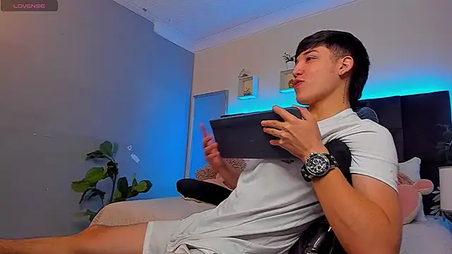 Snapshot of Ares_di_martin chatting on 12-16-25, 04:01 Ares di martin online show from 12-16-25, 04:01