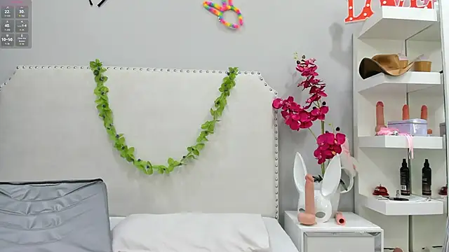 Snapshot of KoraSweett chatting on 09-30-25, 07:52 KoraSweett online show from 09-30-25, 07:52