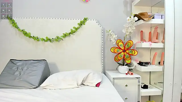 Snapshot of KoraSweett chatting on 10-04-25, 08:18 KoraSweett online show from 10-04-25, 08:18