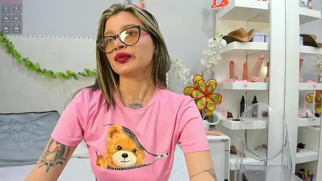 Snapshot of KoraSweett chatting on 10-08-25, 07:44 KoraSweett online show from 10-08-25, 07:44