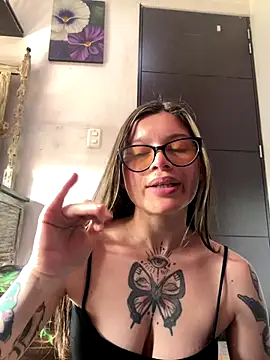 Snapshot of KoraSweett chatting on 12-16-25, 06:24 KoraSweett online show from 12-16-25, 06:24