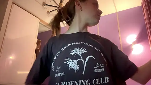 Snapshot of LinaMoonBlessed chatting on 03-22-26, 11:46 LinaMoonBlessed online show from 03-22-26, 11:46