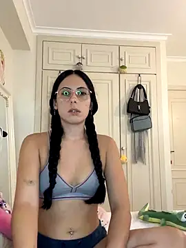 Snapshot of very_licious chatting on 09-15-25, 06:19 very licious online show from 09-15-25, 06:19