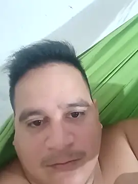 Snapshot of reguetones92 chatting on 11-15-25, 11:40 reguetones92 online show from 11-15-25, 11:40