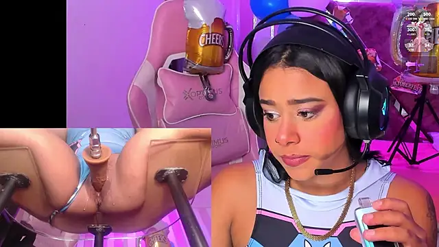 Snapshot of Gina_Kurt chatting on 09-30-25, 03:44 Gina Kurt online show from 09-30-25, 03:44