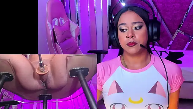 Snapshot of Gina_Kurt chatting on 10-14-25, 04:13 Gina Kurt online show from 10-14-25, 04:13