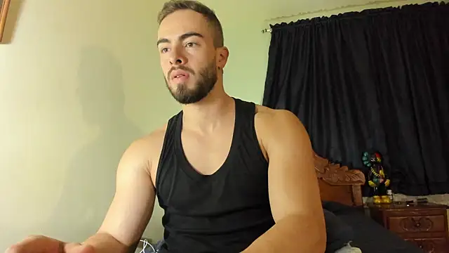 Snapshot of MaxDell chatting on 11-13-25, 01:26 MaxDell online show from 11-13-25, 01:26