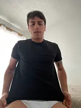 Snapshot of ErosVale chatting on 09-19-25, 11:44 ErosVale online show from 09-19-25, 11:44