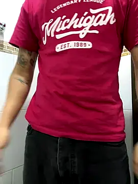 Snapshot of ErosVale chatting on 10-16-25, 07:20 ErosVale online show from 10-16-25, 07:20