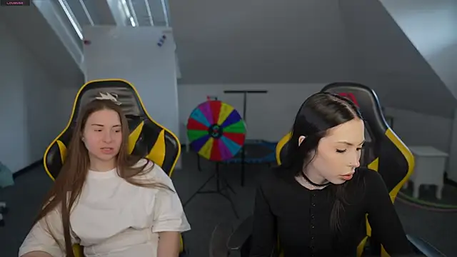 VivianSweet  online show from 04-12-26, 10:42