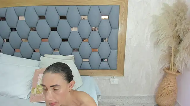 crystal sm online show from 11-24-25, 03:06