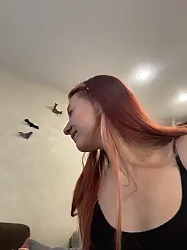 Snapshot of Hera_Mark chatting on 10-22-25, 04:24 Hera Mark online show from 10-22-25, 04:24