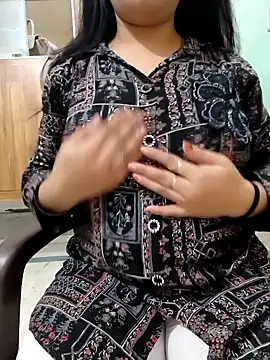 Snapshot of roshni_agrawal0 chatting on 09-26-25, 07:34 roshni agrawal0 online show from 09-26-25, 07:34