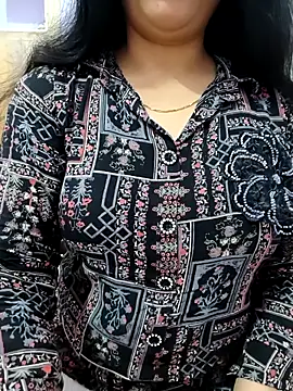 Snapshot of roshni_agrawal0 chatting on 10-12-25, 02:05 roshni agrawal0 online show from 10-12-25, 02:05