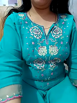 Snapshot of roshni_agrawal0 chatting on 10-19-25, 04:29 roshni agrawal0 online show from 10-19-25, 04:29