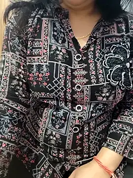 Snapshot of roshni_agrawal0 chatting on 11-17-25, 12:33 roshni agrawal0 online show from 11-17-25, 12:33