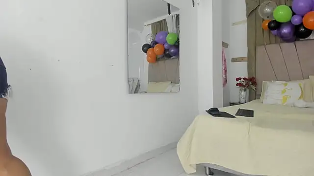 Snapshot of Lady_miss___ chatting on 10-12-25, 01:10 Lady miss online show from 10-12-25, 01:10