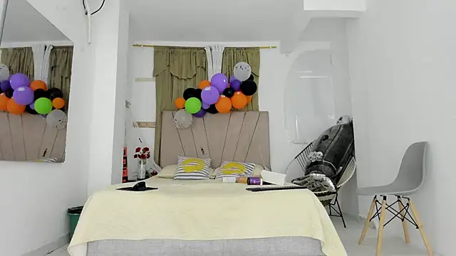 Snapshot of Lady_miss___ chatting on 10-27-25, 11:47 Lady miss online show from 10-27-25, 11:47