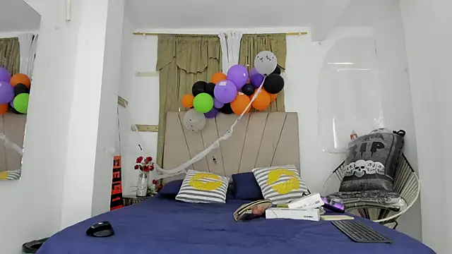 Snapshot of Lady_miss___ chatting on 10-28-25, 01:03 Lady miss online show from 10-28-25, 01:03