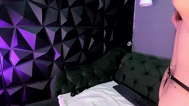 Astridhotman online show from 10-15-25, 08:53