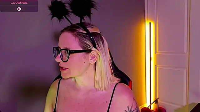 Charlies world online show from 10-31-25, 05:25