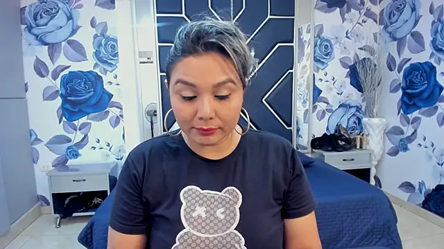 Snapshot of LatinaHoleQueen chatting on 09-17-25, 02:19 LatinaHoleQueen online show from 09-17-25, 02:19